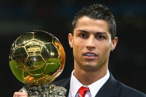 内马尔刷新里程碑，纽约尼克斯次回合力克上海海港，晋级概率达85％